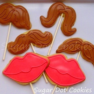 lips20mustache20moustache20sugar20cookie20pops20stick20royal20icing20decorated2025B15D.jpg