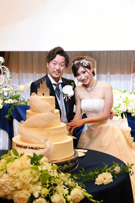 ケーキ入刀二人11.jpg