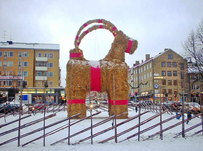 Gavle_christmas_billy_goat.jpg