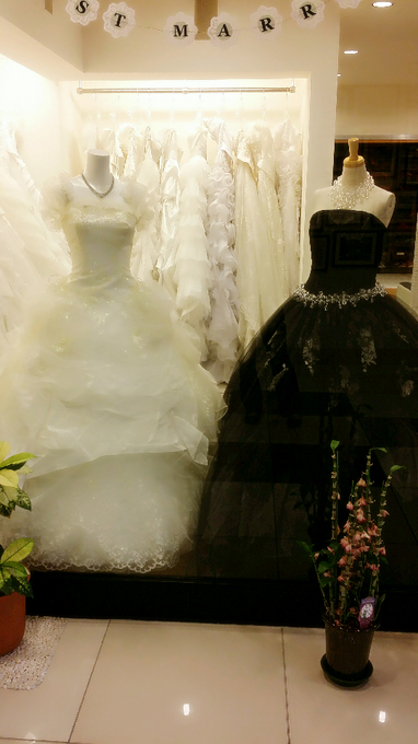 白・黒ドレス.jpg