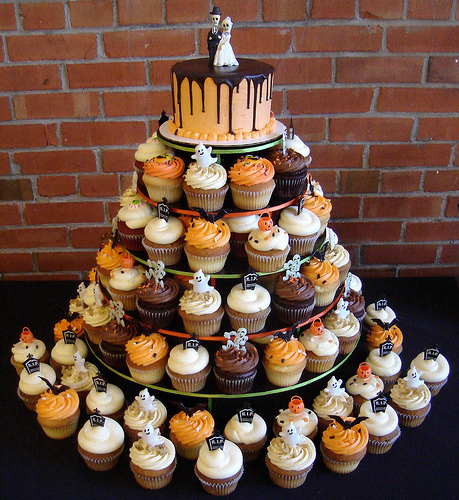 Halloween-Wedding-Cake-4.jpg