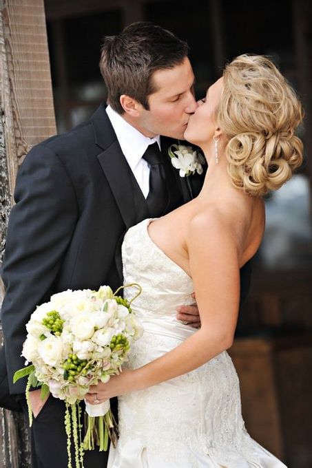 wedding-kiss-18-pics-013.jpg