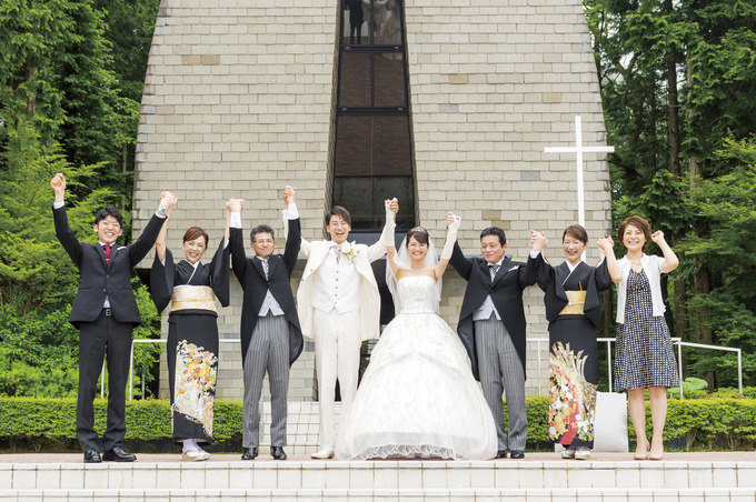 ご両家で集合写真 箱根の森高原教会 Wedding Blog