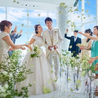 挙式を飾る フラワーシャワー 公式 ルミヴェール東京 地上215m 汐留駅 新橋駅直結の結婚式場